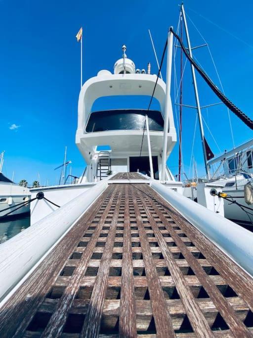 Barco Muy Romantico Con Parking! Сант Адриа де Бесос Екстериор снимка