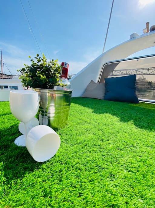 Barco Muy Romantico Con Parking! Сант Адриа де Бесос Екстериор снимка