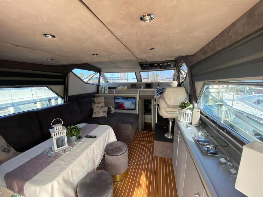 Barco Muy Romantico Con Parking! Сант Адриа де Бесос Екстериор снимка